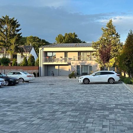 Mosonmagyaróvár Linden Apartman 001 - Adults Only מראה חיצוני תמונה
