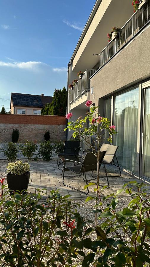 Mosonmagyaróvár Linden Apartman 001 - Adults Only מראה חיצוני תמונה