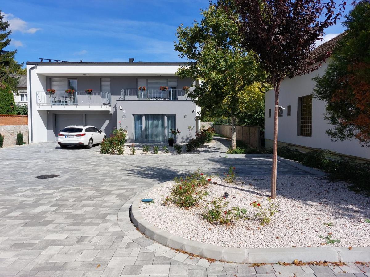 Mosonmagyaróvár Linden Apartman 001 - Adults Only מראה חיצוני תמונה